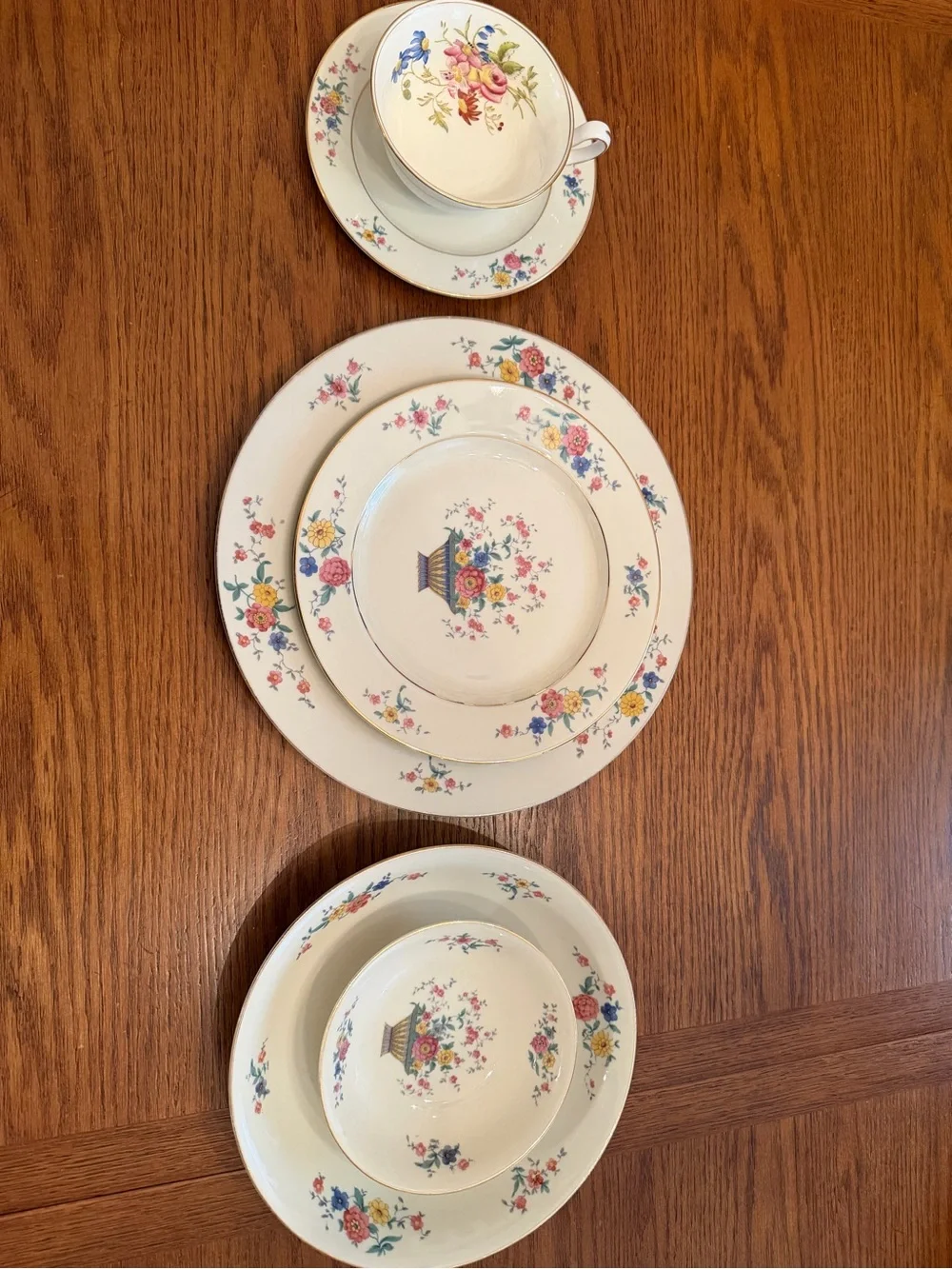 Classic Floral Porcelain Dinnerware Set - Cream with Multicolor Floral Motif